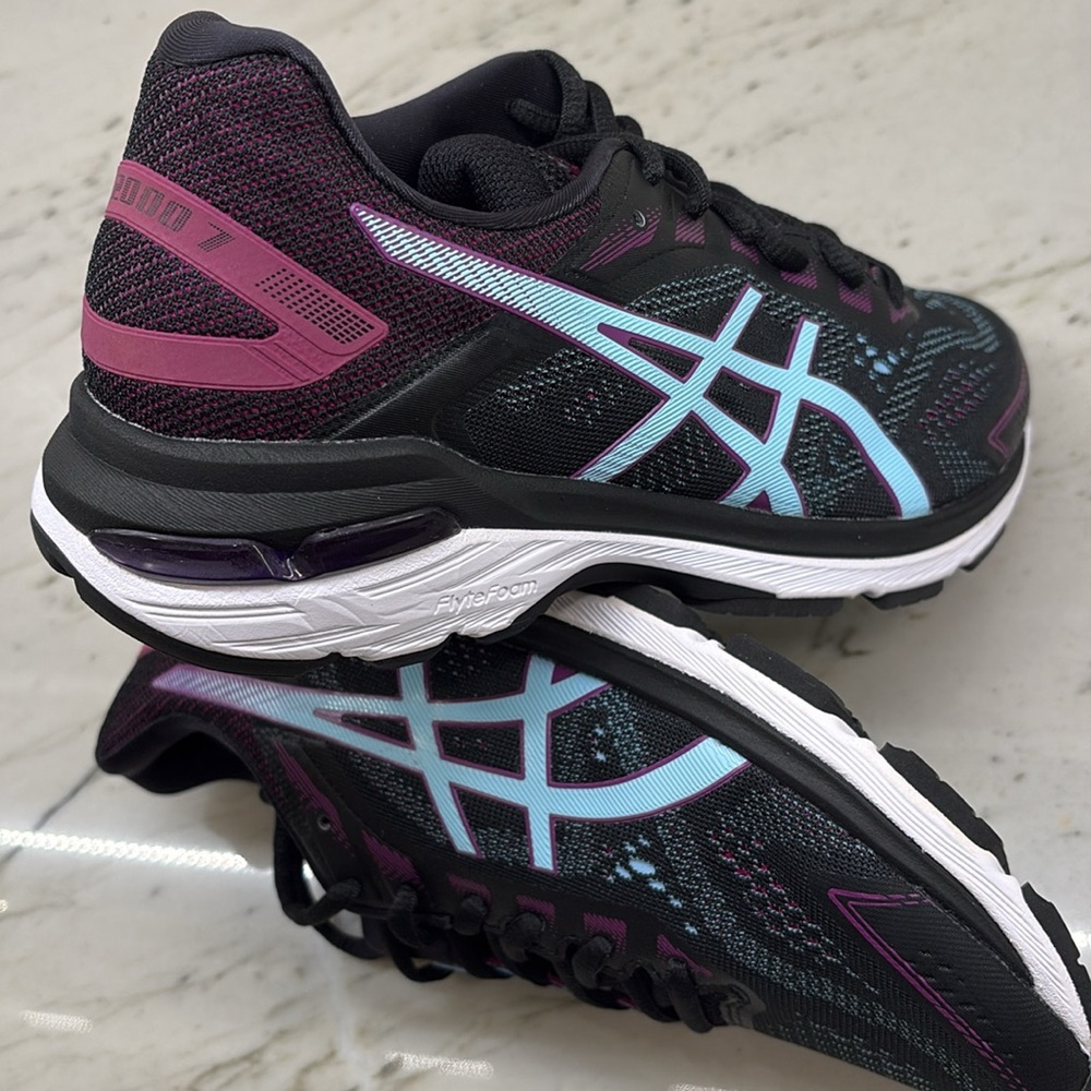 ASICS Women's GT-2000 7 Black and Purple Running Shoes - Picture 5 of 6